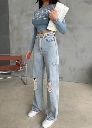 Стильные джинсы с порезами