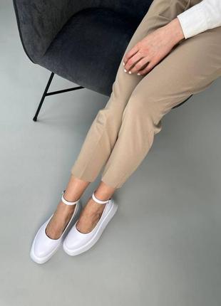 Туфли женские кожаные белого цвета на платформе