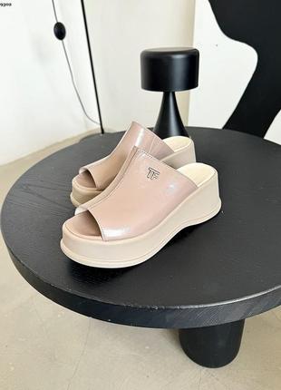 Бежевые кожаные сабо на плаформе