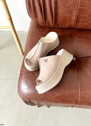 Бежевые кожаные сабо на плаформе