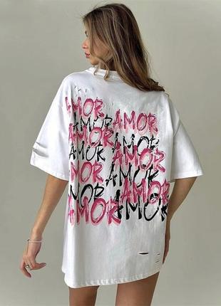 Вільна оверсайз футболка з написами amor принтом на спині