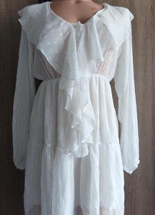 Оригинальное белое платье-м