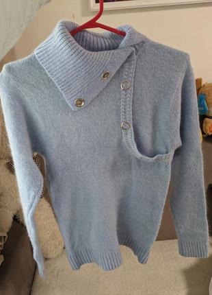 Голубой ангоровый свитер