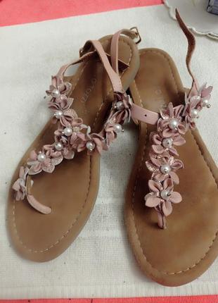 Босоножки.