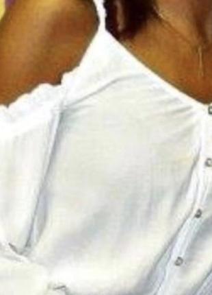 Біла ніжна блуза з відкритими плечима