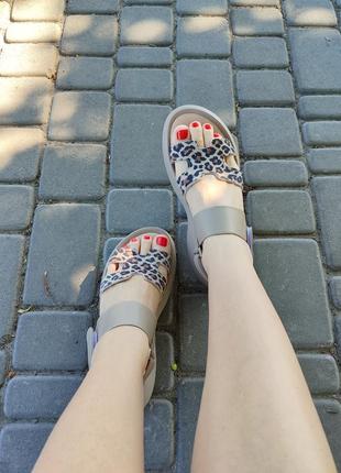 Зручні жіночі босоніжки сандалі натуральна шкіра беж + лео.