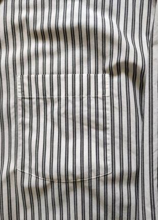 Белая рубашка в серую полоску