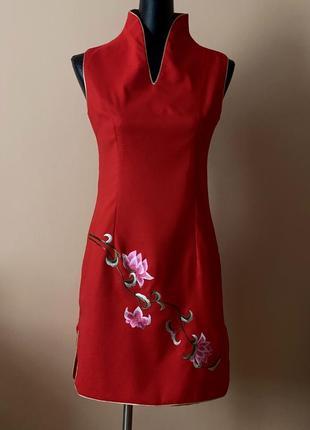 Красное китайское платье с вышивкой