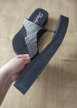 Стильні жіночі шльопанці skechers, каша, оригінал. р.373 фото