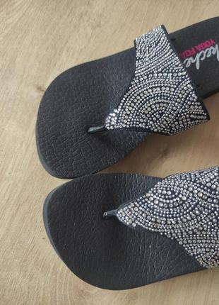 Стильні жіночі шльопанці skechers, каша, оригінал. р.374 фото