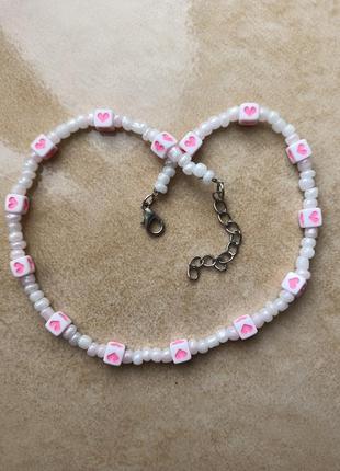 Ожерелье с сердечками нежно розовое ручной работы