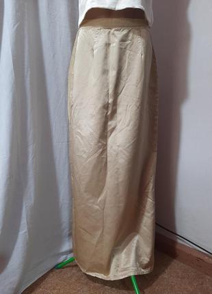 Золотистая длинная прямая юбка