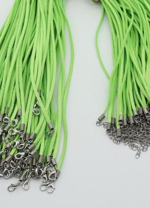 Світло-зелений шнурок на шию із застібкою замшевий з карабіном 50 см. текстильний міцний ремінець фурнітура