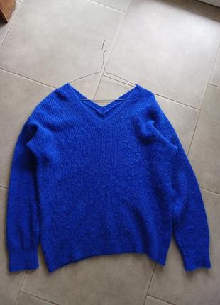 Мягкий свитер красивого цвета
