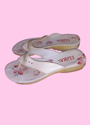 Легкие шлепанцы-вьетнамки 38 размер