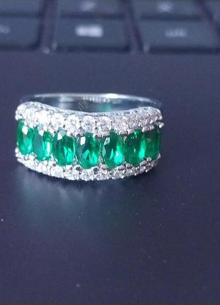 Каблетка серебряная с зелеными фианитами цирконами серебро серебряное кольцо 925 проба 17,5 размер