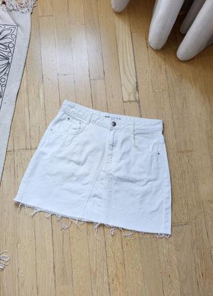 Біла жіноча коротка джинсова спідниця мінірічна
