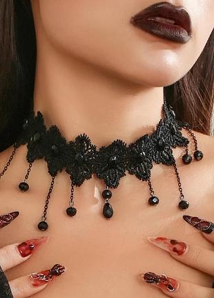 Элегантный черный чокер с цепочками