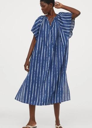 H&amp;m бавовняне повсякденне плаття міді в смужку з батиковим принтом широкого крою синього кольору, розмір s