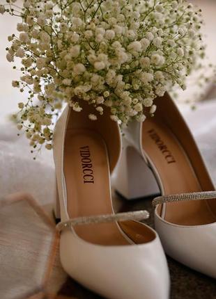 Очень красивые белые туфли