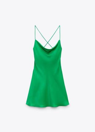Нова зелена атласна міні сукня в білизняному стилі від stradivarius, сукня-комбінація смарагдова zara