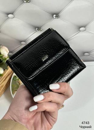 Жіночий стильний і якісний гаманець з натуральної шкіри чорний