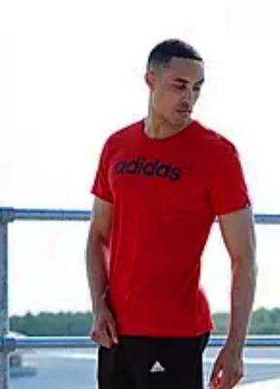Чоловіча оригінальна  бавовняна футболка adidas.  s
стан нової 
100%