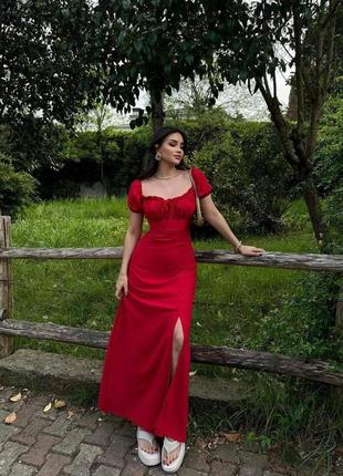 Женское базовое однотонное красное длинное макси платье приталенное с разрезом на ножке летнее стиль