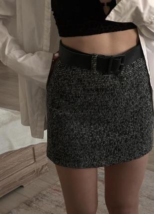 Серая юбка с ремнем