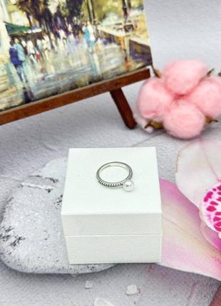 Серебряная кольца с культивированной пресноводной жемчужиной и паве