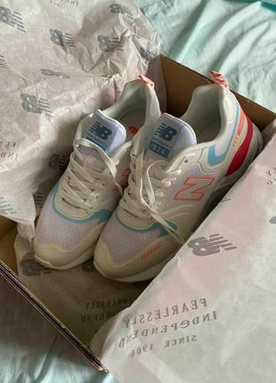 Жіночі кросівки new balance 1974