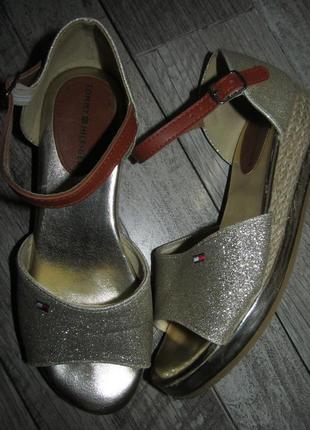Золотистые босоножки tommy hilfiger р. 36 - 22,5 см8 фото