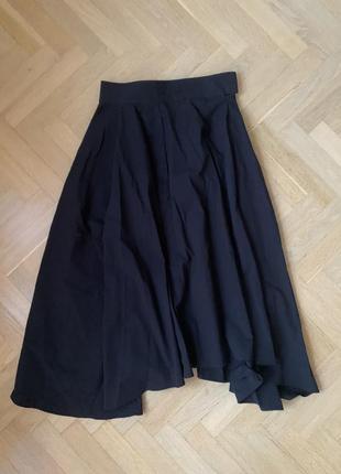 Черная асимметричная юбка бренда cos