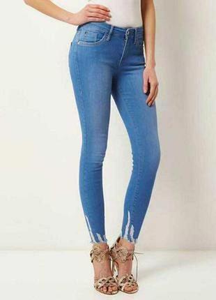 Стрейч стильні джинси з необробленими краями розміру m