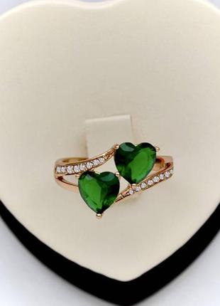 Позолочене кільце зелені камені серце медичне золото подарунок позолоченное кольцо зелёные камни медзолото