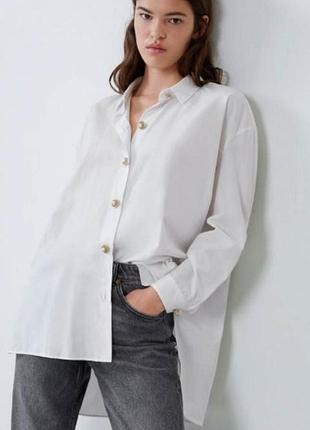Шикарна біла сорочка оверсайз із вінтажними золотими ґудзиками з перлами