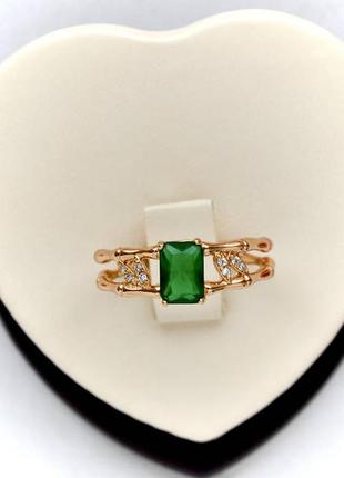 Позолочене кільце зелений камінь медичне золото позолоченное кольцо зелёный камень