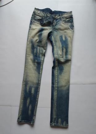 Женские джинсы со стразами с низкой талией