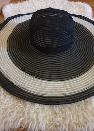 Стильний напівпрозорий капелюх з широкими полями