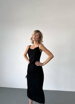 Платье по фигуре с разрезом на ножке2 фото