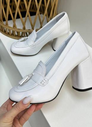 Туфли из натуральной итальянской кожи женские на каблуках белые