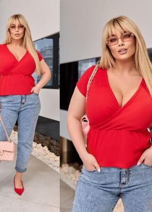 Трикотажная блуза с декольте