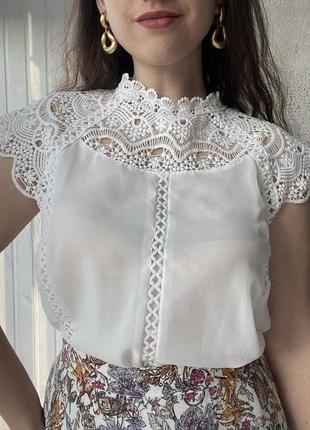 Мереживна біла блуза