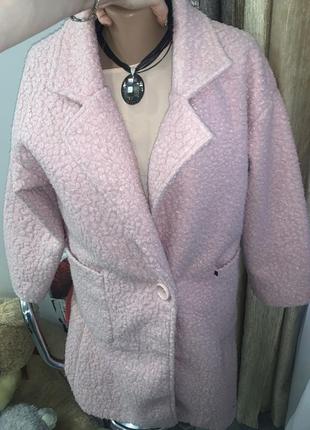 Пальто-кокон із букле рожеве