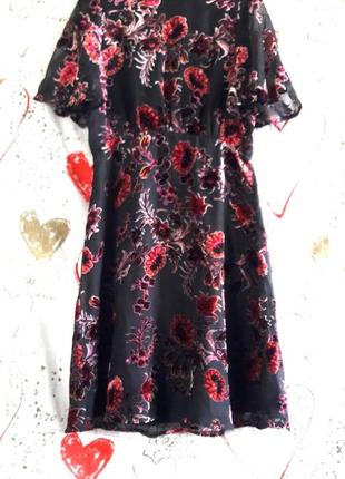 Шифоновое платье с велюровыми цветами