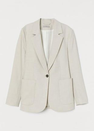 Прямой блейзер  пиджак модель с воротником, на контрасных пуговицах  с карманами и на атласной  подкладкe.  коллекция бренда h&м