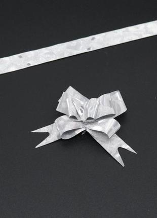 Подарунковий бант-затяжка поліпропіленовий для декору колір "срібло".2 фото