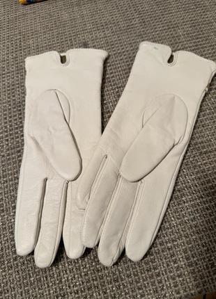 Білі шкіряні рукавички