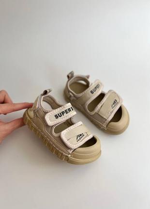 Сандалии легенькие с защитой пальчиков 22-30 г