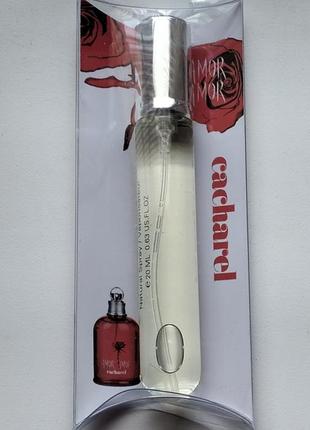 Amor amor з нотами чорної смородини, ванілі та троянди